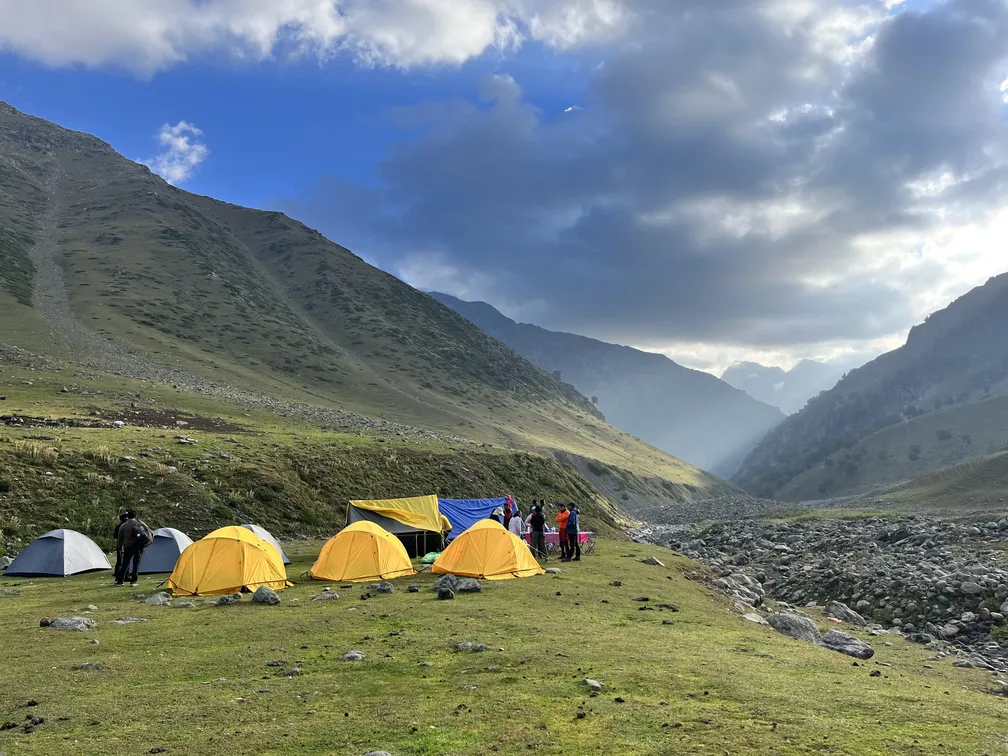 Shikwas campsite on Tarsar Marsar trek